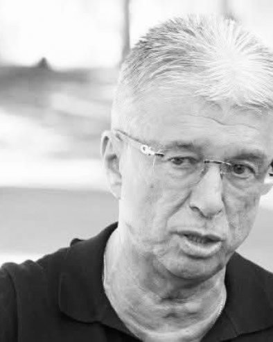 ЗА ЊИМ ЈЕ ПЛАКАЛА ЦЕЛА БИВША ЈУГОСЛАВИЈА, ЊЕНА СМРТ ЈЕ ОЗНАЧИЛА КРАЈ ЈЕДНЕ ЕРЕ: Ово су познати који су нас напустили у 2025. години!