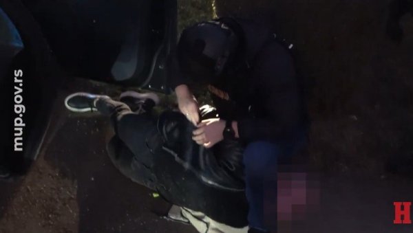 НАСИЛНО УПАО У УГОСТИТЕЉСКИ ОБЈЕКАТ, ПА СВЕ ПОЛИО ЗАПАЉИВОМ ТЕЧНОШЋУ И ЗАПАЛИО: Ухапшен пироман са Новог Београда (ВИДЕО)