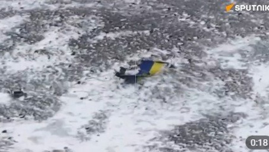 НЕОБИЧАН СНИМАК СА ПРВЕ ЛИНИЈЕ ФРОНТА: Погледајте неуспеле покушаје Кијева да уз помоћ дронова постави украјинску заставу (ВИДЕО)