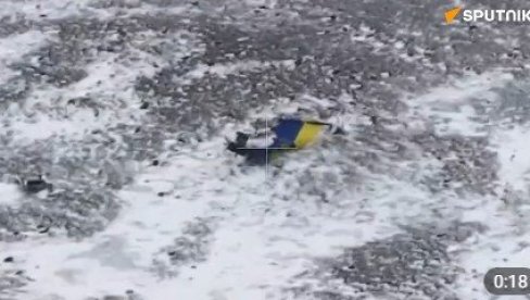 NEOBIČAN SNIMAK SA PRVE LINIJE FRONTA: Pogledajte neuspele pokušaje Kijeva da uz pomoć dronova postavi ukrajinsku zastavu (VIDEO