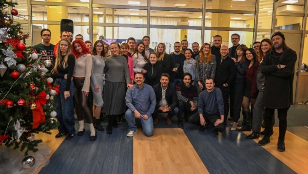 СРЕЋНА НОВА ГОДИНА, ДРАГИ ЧИТАОЦИ! НОВОСТИ вам желе све најбоље у 2026. (ВИДЕО)