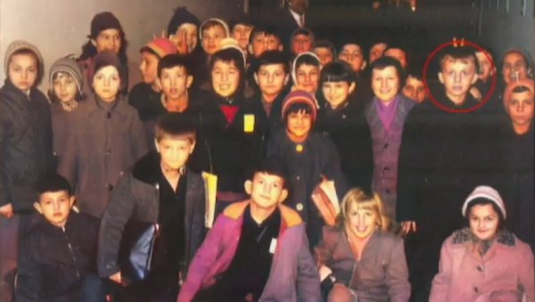 ХИТ: Нећете погодити који српски политичар се налази на фотографији