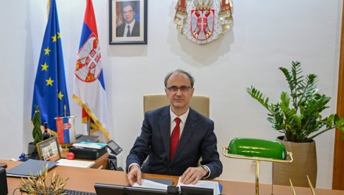 NEOPHODNI SU NAM DIJALOG I MEĐUSOBNO UVAŽAVANJE Intervju - Đuro Macut, predsednik Vlade Srbije