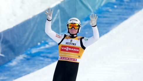 SLOVENCU SE SMEŠI ZLATNI ORAO: Domen Prevc dominira u ski skokovima