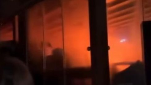 (UZNEMIRUJUĆE) LJUDI U PANICI BEŽE IZ BUKTINJE, ODJEKUJU KRICI: Novi snimak tragedije u Švajcarskoj