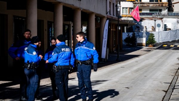 ВИДЕО САМ ЉУДЕ КАКО ГОРЕ ОД ГЛАВЕ ДО ПЕТЕ Стравичне сцене из изгорелог бара у Швајцарској - Тешко је идентификовати људе