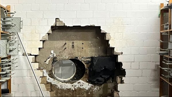 СПЕКТАКУЛАРНА ПЉАЧКА БАНКЕ: Лопови испразнили 3.000 сефова