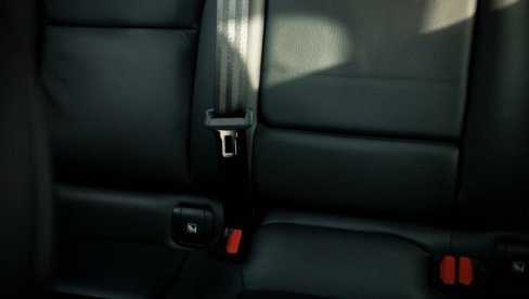 НЕ СЛУЖИ САМО ЗА БЕЗБЕДНОСТ: Ове скривене функције сигурносног појаса могу да вам помогну у неочекиваним ситуацијама