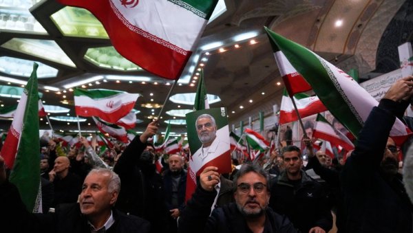 ВОЈСКА У ПРИПРАВНОСТИ Арагчи проучио Трампу: Опасна изјава о помоћи демонстрантима у Ирану