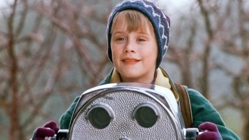 МИСЛИЛИ СМО ДА НЕ ПОСТОЈИ БОЉИ ФИЛМ ОД САМ У КУЋИ? 5 божићних филмова који имају вишу оцену на ИМДб-у него омиљени класик из 90-их! (ВИД