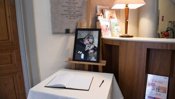 СЕН ТРОПЕ ПУН УОЧИ САХРАНЕ БРИЖИТ БАРДО:  У хотелима више нема места