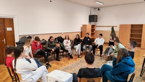 SNAGA VRŠNJAČKE PODRŠKE: Preventivni programi Prijatelji u fokusu za srednjoškolce na Zvezdari