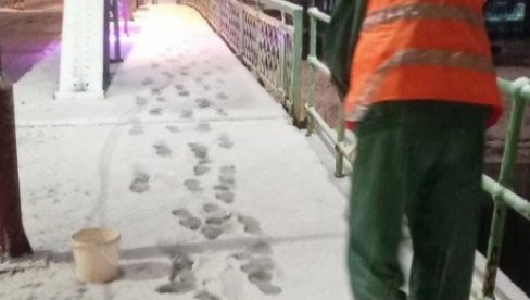 ЗИМСКЕ СЛУЖБЕ НА ТЕРЕНУ ЧИСТИ СЕ СНЕГ