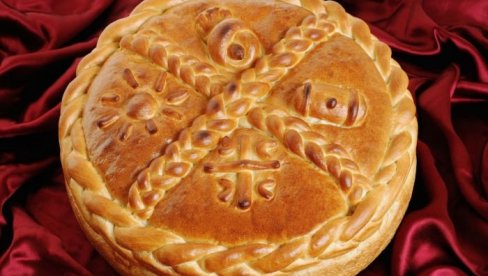 ZAŠTO SE NA BOŽIĆNOJ TRPEZI NALAZI ČESNICA? Prema predanju ima moćnu simboliku i donosi sreću