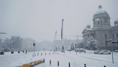 OD NEDELJE U 21 ČAS TRG NIKOLE PAŠIĆA OTVOREN ZA SAOBRAĆAJ: Završeno uklanjanje Božićnog seoceta