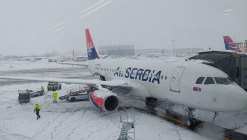 ХАОС НА АЕРОДРОМУ НИКОЛА ТЕСЛА: Одложени летови, путници чекају сатима (ВИДЕО)