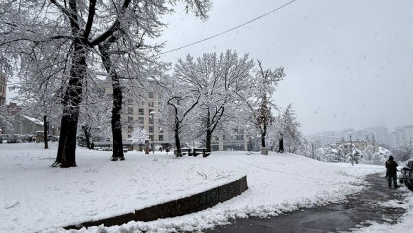 СНЕГ И ДО ПОЛА МЕТРА, СРБИЈА У КАНЏАМА ЗИМЕ: Реаговали РХМЗ и МУП, овде због мраза до -25 степени