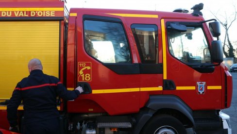 БУКНУО ПОЖАР У БОЛНИЦИ: Има мртвих - Ватрогасци одмах реаговали