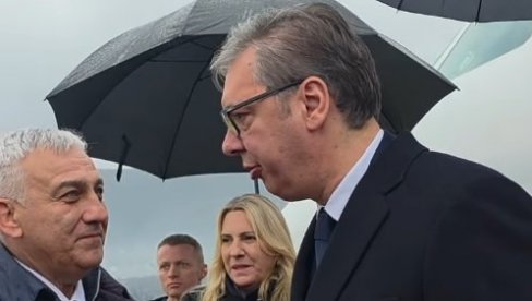 VUČIĆ STIGAO U MOSTAR: Dočekala ga Željka Cvijanović (VIDEO)