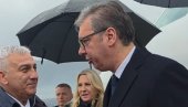 VUČIĆ STIGAO U MOSTAR: Dočekala ga Željka Cvijanović (VIDEO)