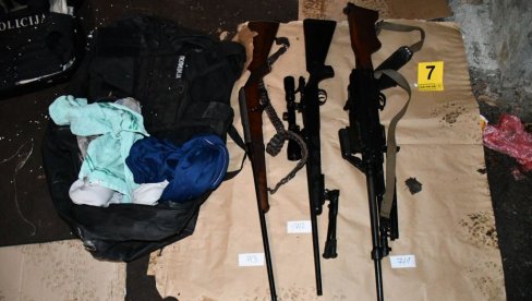 ОГРОМНА ЗАПЛЕНА ОРУЖЈА, УХАПШЕН МУШКАРАЦ! Хитно се огласио МУП, погледајте шта је све пронађено (ФОТО)