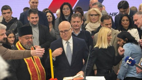 SNS OBELEŽILA BADNJI DAN U PROSTORIJAMA STRANKE Vučević: Sa ponosom nosimo krst naše otadžbine i odbrane Srbije (VIDEO)