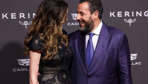 ADAM SENDLER JE JEDAN OD NAJSREĆNIJIH LJUDI U HOLIVUDU: I da nisam glumac, bio bih sa njom – nas dvoje ništa ne može da zaustavi