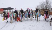TRADICIONALNO JAHANJE KONJA NA BOŽIĆ: U galopu su jurili seoskim ulicam