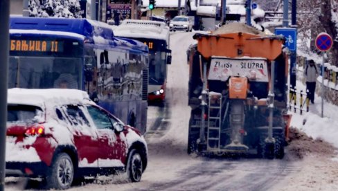 SRBIJA I DALJE ZAVEJANA: Saobraćaj otežan - Problemi sa strujom i vodom (FOTO/VIDEO)