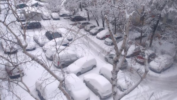 УПОЗОРЕЊЕ КОМУНАЛНЕ МИЛИЦИЈЕ: За неуклањање снега казне од 12.000 до 150.000 динара