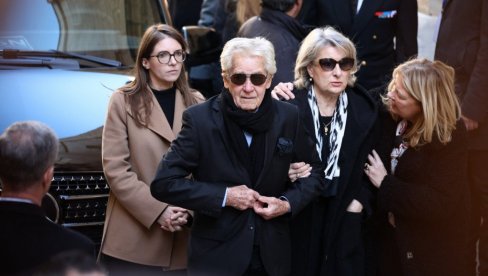 ZBOG ČEGA JE KOVČEG U KOME JE SAHRANJENA BRIŽIT BARDO BIO OD PRUĆA: I poljsko cveće za filmsku divu