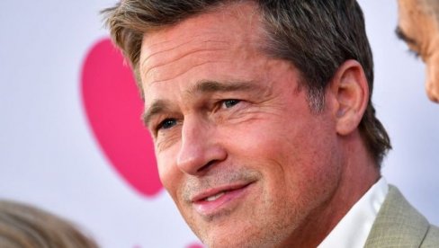 ФОТОГРАФИЈЕ СИНА БРЕДА ПИТА ОБИШЛЕ ПЛАНЕТУ: Он се једини није одрекао оца, а овако данас изгледа! (ФОТО)