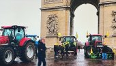 ТРАКТОРИ ИСПРЕД ТРИЈУМФАЛНЕ КАПИЈЕ: Побуна француских ратара