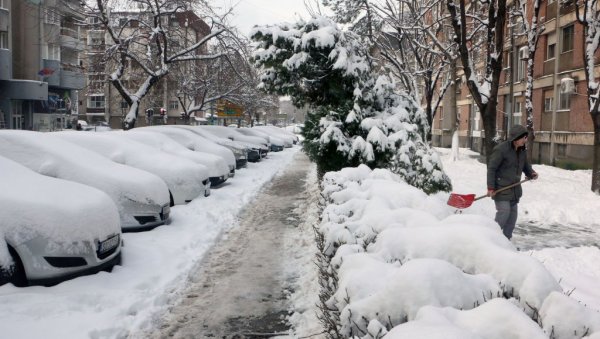 СУТРА НАС ОЧЕКУЈЕ ЛЕДЕНИ ДАН: РХМЗ се хитно огласио - и слаб снег ће се ледити на тлу
