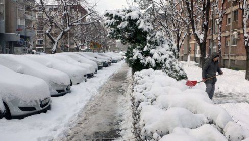 SUTRA NAS OČEKUJE LEDENI DAN: RHMZ se hitno oglasio - i slab sneg će se lediti na tlu