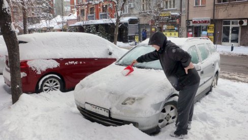 UPOZORENJE: Ovo je najgora stvar koju možete da uradite svom automobilu kad je napolju debeli minus