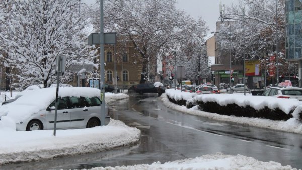 СПРЕМИТЕ ЗАЛИХЕ ХРАНЕ И ЛЕКОВА, БАТУТ УПАЛИО АЛАРМЕ ЗБОГ ЛЕДЕНОГ ТАЛАСА ИЗ РУСИЈЕ: У овим крајевима ледара на Богојављење