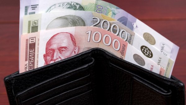 ИПАК СТИЖЕ 5.000 ДИНАРА ЈЕДНОКРАТНЕ ПОМОЋИ: Ови грађани могу да рачунају на новац