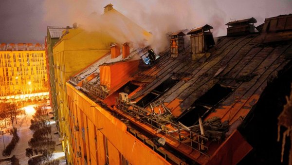 КИЈЕВ ЗАСУТ ДРОНОВИМА, ШИРЕ СЕ ЈЕЗИВИ СНИМЦИ: Више мртвих и повређених,  Зеленски се хитно огласио (ФОТО/ВИДЕО)