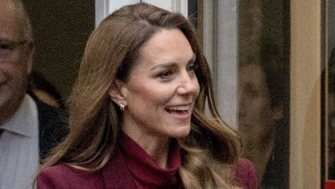 KEJT SE POJAVILA U JAVNOSTI, DAN PRED SVOJ 44. ROĐENDAN; Ovo odelo bi obukla svaka žena od stila! (FOTO)