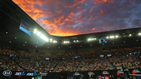 KAKVA LUDNICA NA AUSTRALIJAN OPENU: Padanje u nesvest na terenu, a potom anonimus dobio apsolutnog favorita (FOTO/VIDEO)