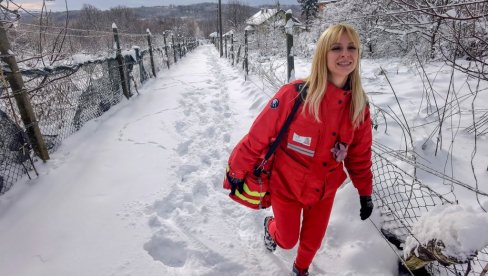 DO PACIJENTA KILOMETRIMA KROZ SNEG: Na terenu u Ripnju sa patronažom i Službom kućnog lečenja Doma zdravlja Voždovac (FOTO/VIDEO)