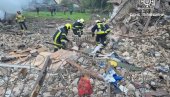 СТРАВИЧНЕ ПОСЛЕДИЦЕ НАКОН УДАРА ОРЕШНИКА: Украјинске службе показале делове ракете, место тотално разорено (ФОТО)