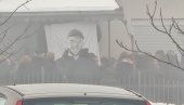 САХРАНА СРПСКОГ ХЕРОЈА СТЕФАНА ИВАНОВИЋА: Најближи се окупили да му одају почаст (ФОТО/ВИДЕО)