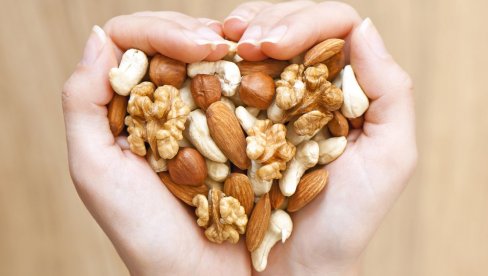 KOLIKO ORAŠASTIH PLODOVA MOŽEMO DA POJEDEMO DNEVNO? Nakon ove količine se savetuje oprez