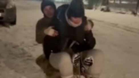 RECI MU DA USPORI Mladen Mijatović objavio snimak nesreće kod Kraljeva: Devojke pale sa sanki, automobil prešao preko njih