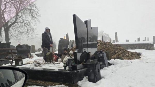 УМЕСТО ДА СЕ ОКУПИМО НА НЕКОМ ВЕСЕЉУ, СУДБИНА ЈЕ УДЕСИЛА ДА ГА ПОСЛЕДЊИ ПУТ ИСПРАЋАМО: На сеоском гробљу сахрањен јунак Стефан Ивановић