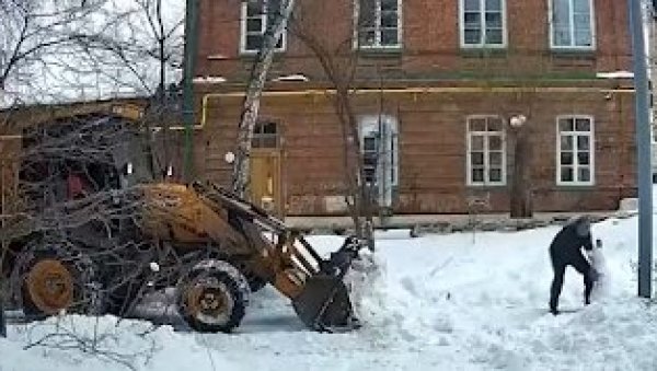 НЕ НОСЕ СВИ ХЕРОЈИ ОГРТАЧЕ: Човек спасао Снешка Белића и постао звезда (ВИДЕО)