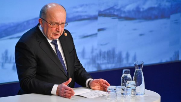 ЕУ ЈЕ ПОТРЕБНА ВОЈНА СИЛА ОД 100.000 ВОЈНИКА Комесар ЕУ за одбрану: Можемо бити јачи од Американаца