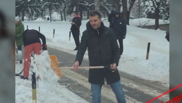 МАНОЈЛОВИЋ И „ОЛИМПИЈСКИХ 50 МЕТАРА“